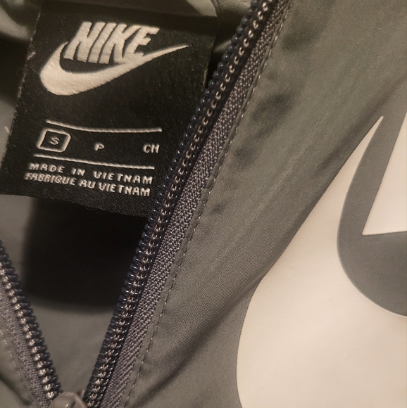 Boys Nike Lightweight Jacket - Size Small - Picture 3 of 5